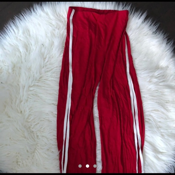 Red slit pants - Picture 4 of 5